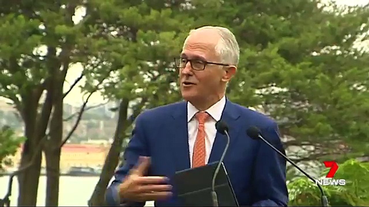 Lors de sa visite officielle  en Australie, Macron fait un laspus sur la femme du Premier ministre ce qui amuse les australiens - Regardez