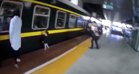 Ailesinin Dalgınlığından Faydalanan 3 Yaşındaki Çocuk Tren Yoluna Düştü