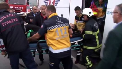 Yolcu Otobüsünün Çarptığı Balık Yüklü Kamyon Şarampole Yuvarlandı: 3 Yaralı