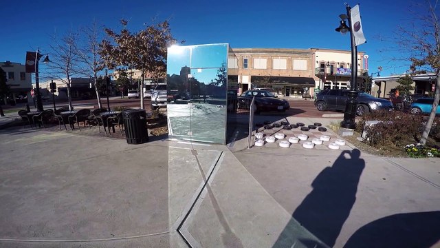 Toilettes publiques transparentes