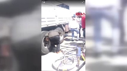 Adana Kamyon Altında Kalan Bisikletli Yaşamını Yitirdi
