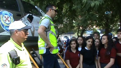 Kaza anını canlı yaşayıp, emniyet kemerinin önemini öğrendiler