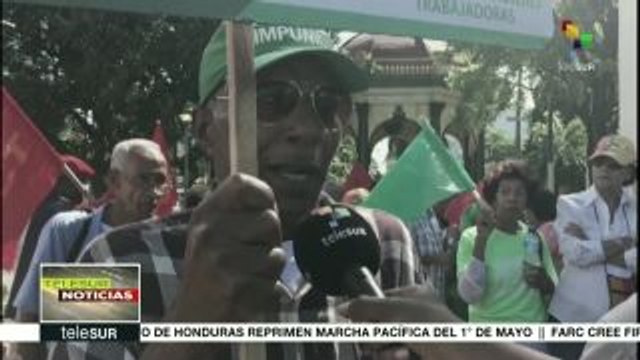 teleSUR Noticias: Reprimen marcha del 1° de mayo en Honduras