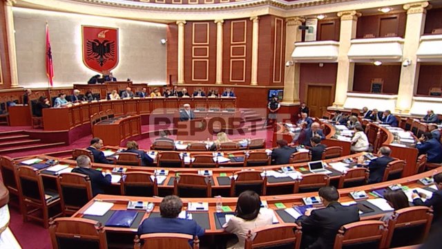 Report TV - Akuzat për vëllanë, Fatmir Xhafaj i përgjigjet Bashës:S'kam përgjegjësi
