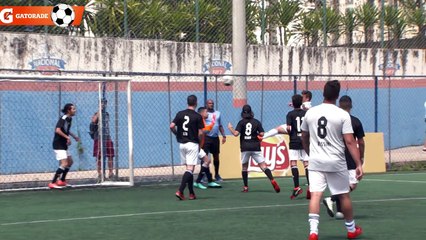 DERAM UMA VOADORA NO PEZÃO!