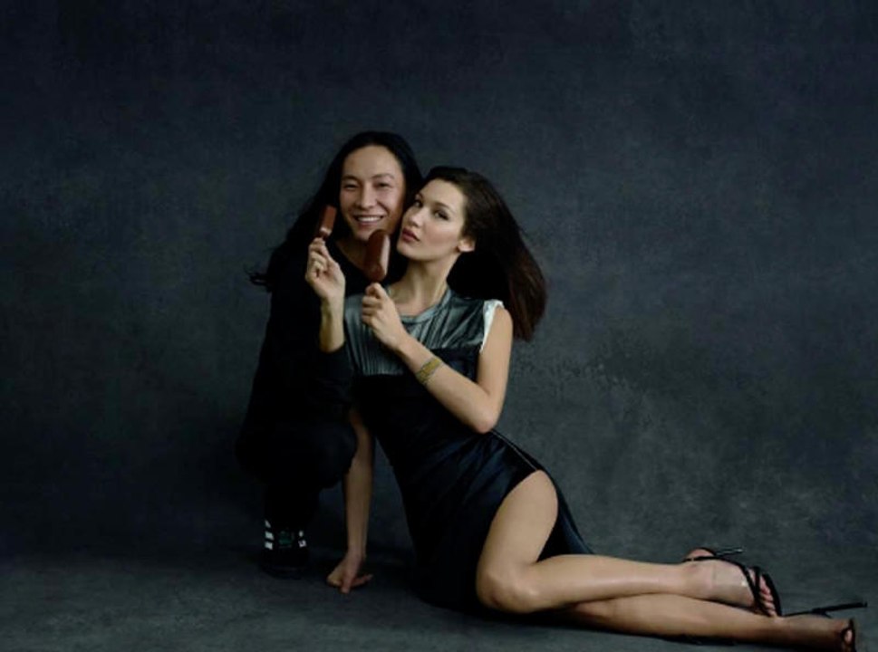 Cannes 2018 : Bella Hadid et Alexander Wang feront équipe sur la plage Magnum !