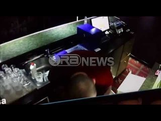 Ora News -  Tiranë, ndërsa grabit kazinonë, hajduti nuk heq cigaren nga goja