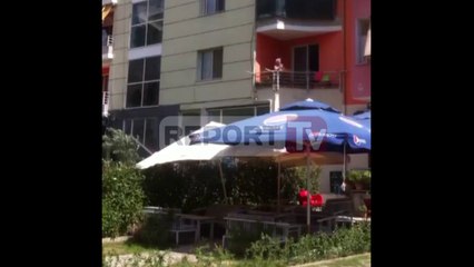 Report TV - Zjarr në një banesë në rrugën “Don Bosko”,shkak kabujt elektrikë