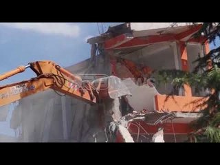 Ora News - Elbasan, ndërtimet pa leje, në objektiv godinat që zënë hapësirat publike