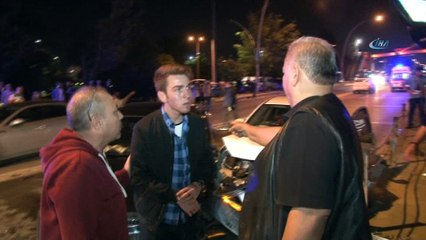 3 otomobilin karıştığı kazada savrulan otomobil tren yoluna girdi