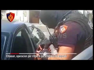 Download Video: Ora News - Elbasan, bllokohen makina luksoze, shoqërohen 27 persona në polici