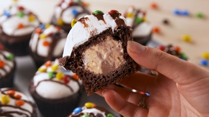 We Can't Get Enough Of These Stuffed Cupcakes