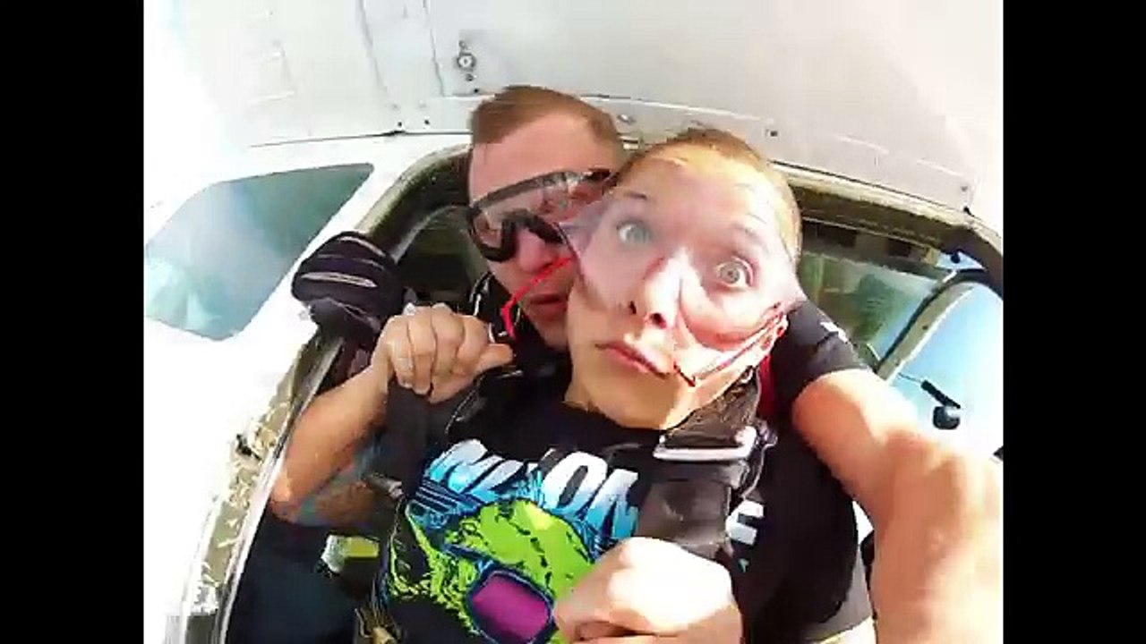 Son dentier se décroche pendant un saut en parachute