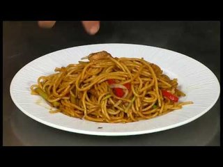 Receta juaj me shef Titin, "Lo mein me makarona noodles"