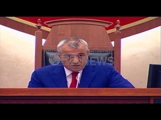 Ora News - Mbesa e një prej dëshmorëve të 2 prillit përplaset në Kuvend me Ruçin