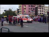 Autobusi përplas të renë në Tiranë