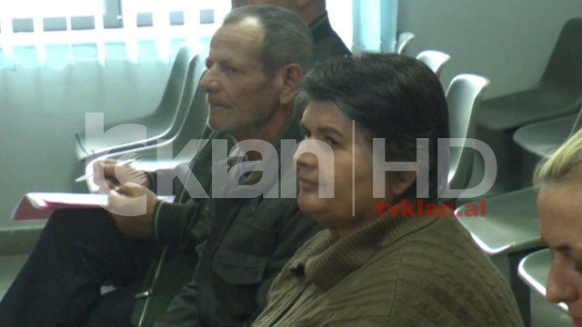 Mashtrimi 60 milione lekesh permes Facebook