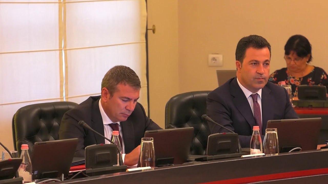 AMBASADORI DONALD LU MESAZH TE RINJVE, “NESE QEVERIA NUK JU PERGJIGJET, MUND TA RREZONI” LAJM