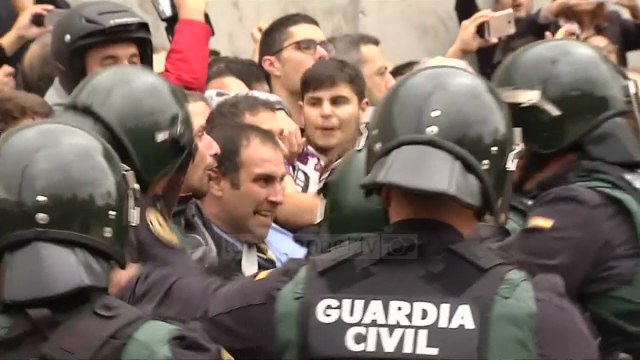 Kaos dhe dhunë në Katalunjë - Top Channel Albania - News - Lajme