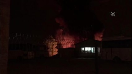 Sakarya'da Kauçuk Deposunda Yangın