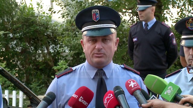 Tiranë, aksion për pastrimin e makinave të braktisura - Top Channel Albania - News - Lajme