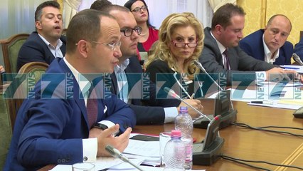 MINORITETI GREK PERPLASET ME BUSHATIN - News, Lajme - Kanali 11