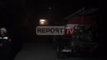 Report TV -Vlorë, zjarr në një garazh pranë ish-SHIK-ut, digjen disa makina