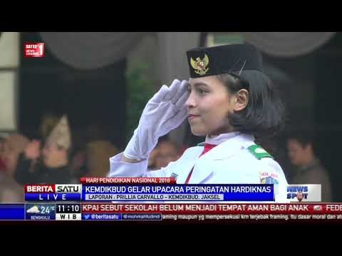 Mendikbud Kenakan Pakaian Adat Saat Pimpin Upacara Peringatan Hardiknas 2018