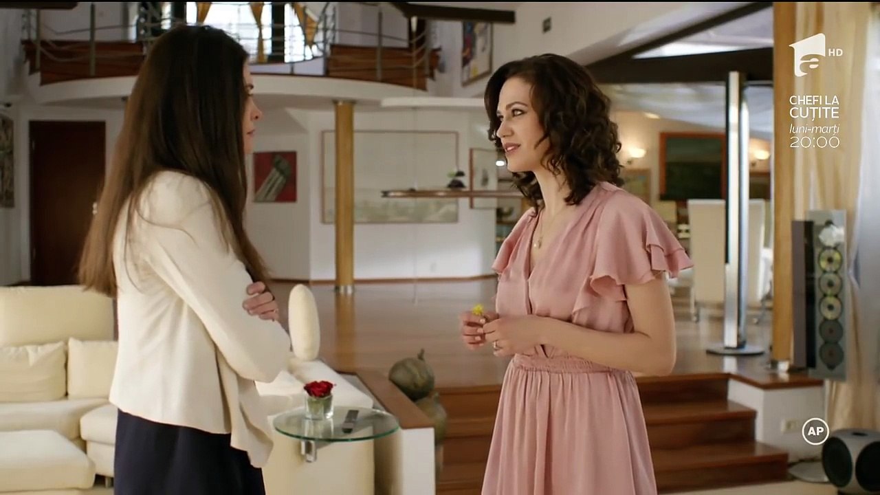 Silvia află că sora ei, Sonia, are o relaţie cu Alex