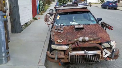 Fans de Mad Max, ce conducteur a transformé sa voiture comme dans le film !
