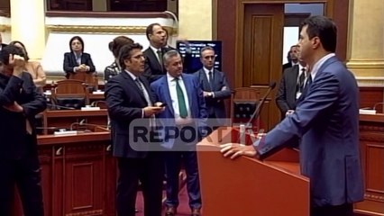 Report TV - Basha pushton foltoren e kuvendit, Ruci i tërheq vëmëndjen: Do ndëshkohesh