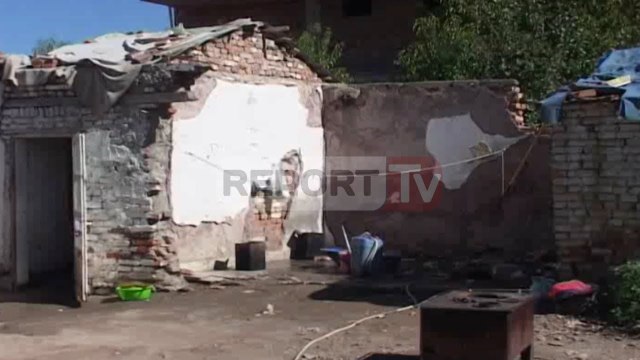 Report TV - Pa çati mbi kokë, familja Kreka në Korçë kërkon ndihmë nga shteti