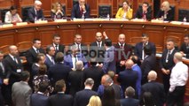 Report TV - Përplasje në Kuvend, Ruçi  përjashton Lulzim Bashën