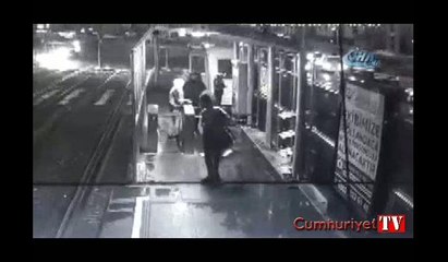 Tramvayda insanlık dersi veren gencin yeni görüntüleri ortaya çıktı
