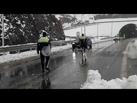Ora News – Kukës, ulen temperaturat, dëbora mbulon “Rugën e Kombit”