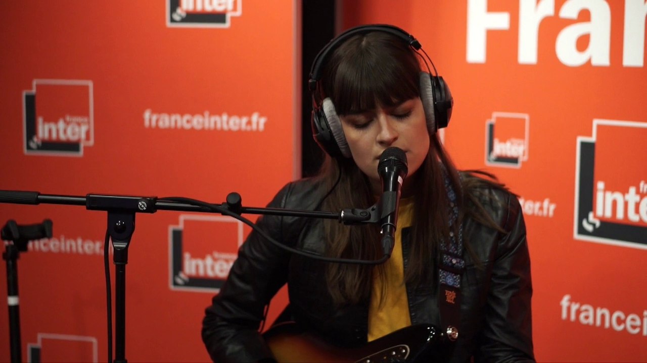 Clara Luciani reprend "Come as you are" de Nirvana dans Boomerang