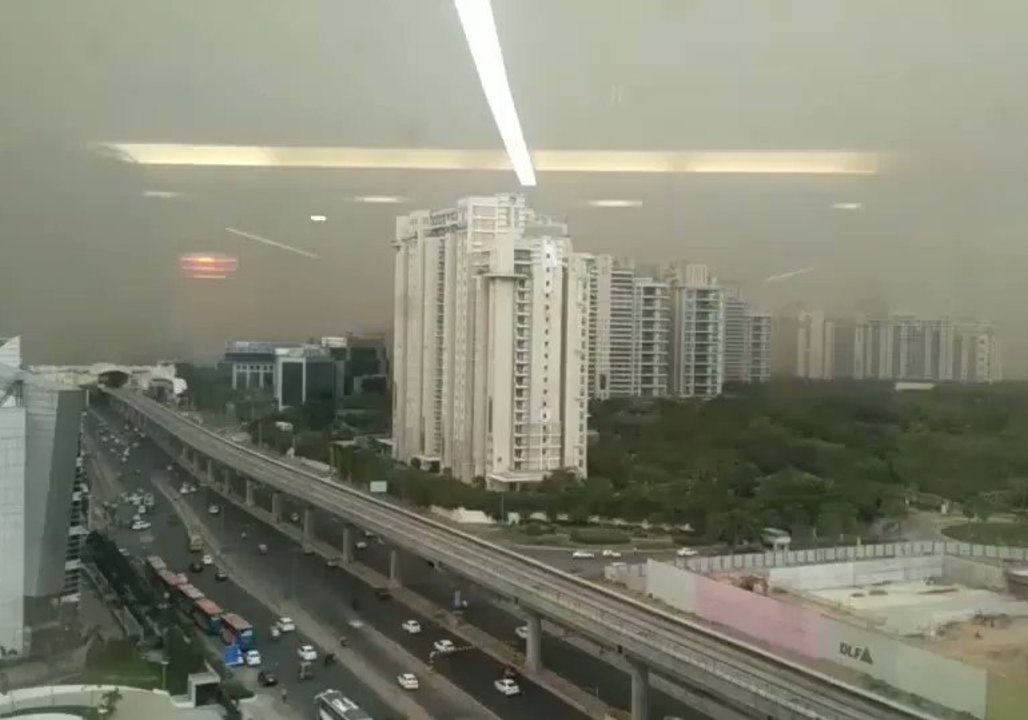Timelapse Shows Dust Storm Envelop Towers in Northern India