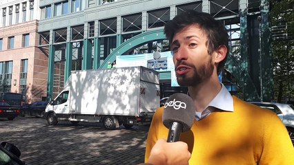 Action de Greenpeace devant le siège de KBC