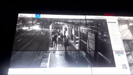 Samsun-Tramvayda Ayakkabısını Çıkarıp,çocuğa Veren Gencin Yeni Görüntüleri-Hd