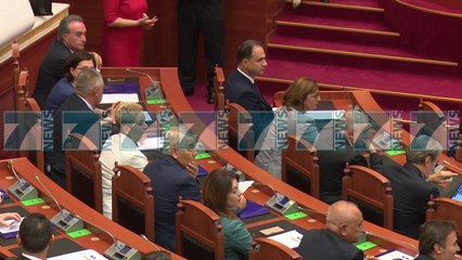 BYLYKBASHI “BURG PER VRASESIT, TE NDALOHEN SIMBOLET KUMUNISTE” - News, Lajme - Kanali 10