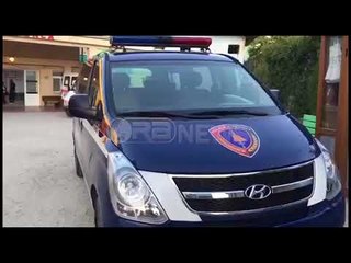 Ora News – Dy persona qëllohen me armë ndërsa lëviznin me Ford, plagoset njëri