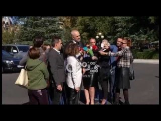 Ora News – Basha dhe Kryemadhi dënojnë sulmin e Ramës ndaj gazetarëve