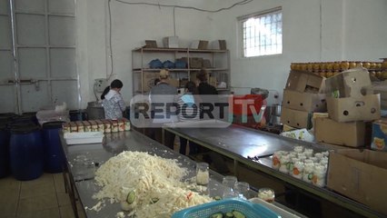 Report TV - Zbulohet magazina në Sukth si falsifikoheshin ushqimet