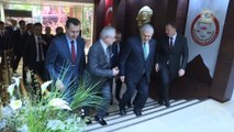 Başbakan Yıldırım Cuma namazı sonrası esnaf ziyaretinde bulundu