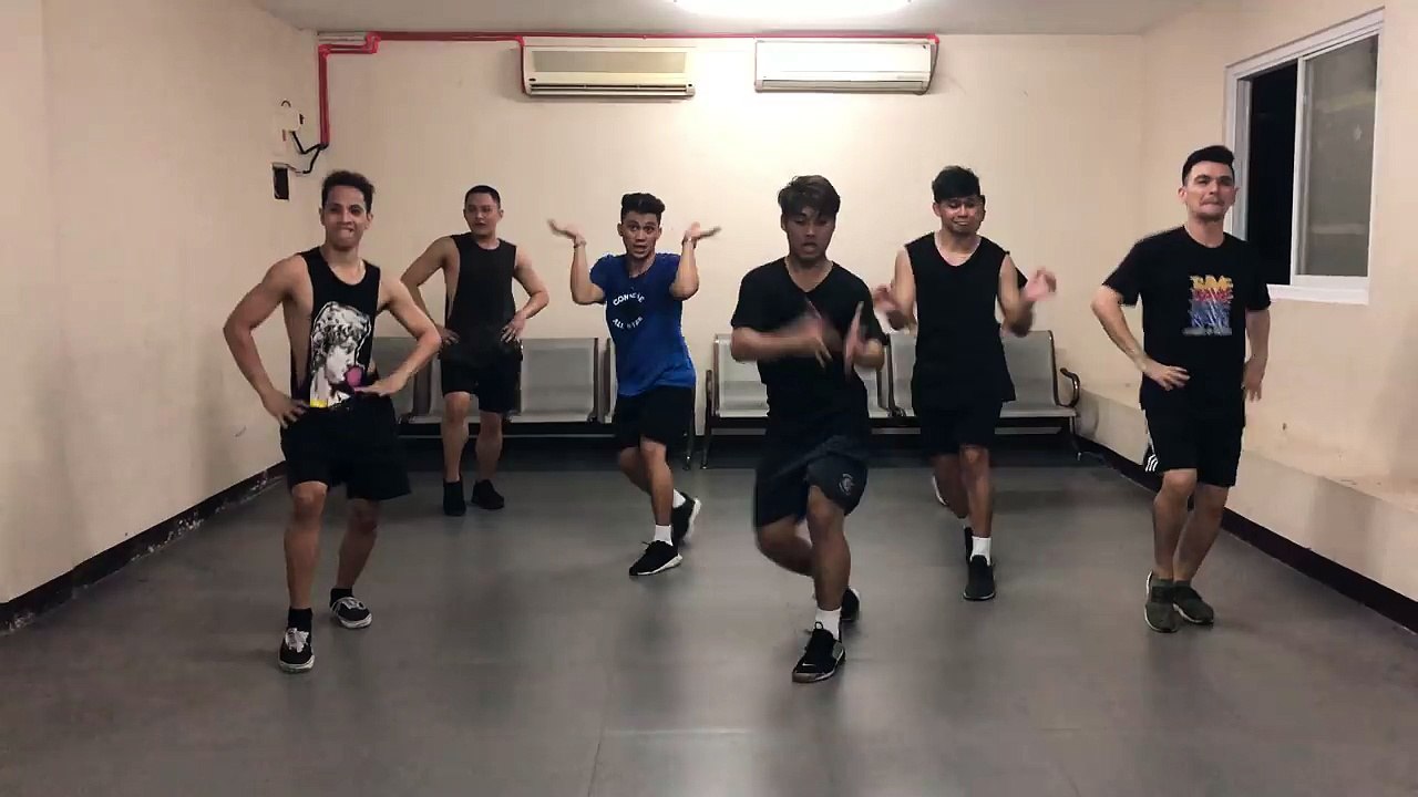 Boom boom by momoland