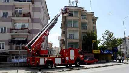 Balkonda mahsur kalan anne ve çocuklarını itfaiye kurtardı - KARAMAN