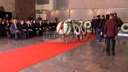 Report TV - Vdekja e Dritan Priftit/ zhvillohen homazhet tek Muzeu Kombëtar