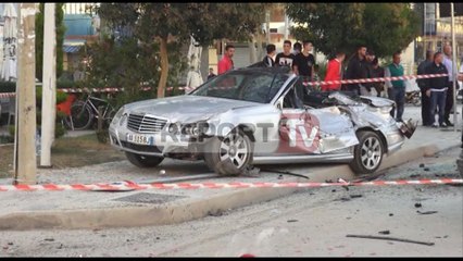 Report TV - Aksident në Vlorë, përplasen 4 makina, njëra përmbyset
