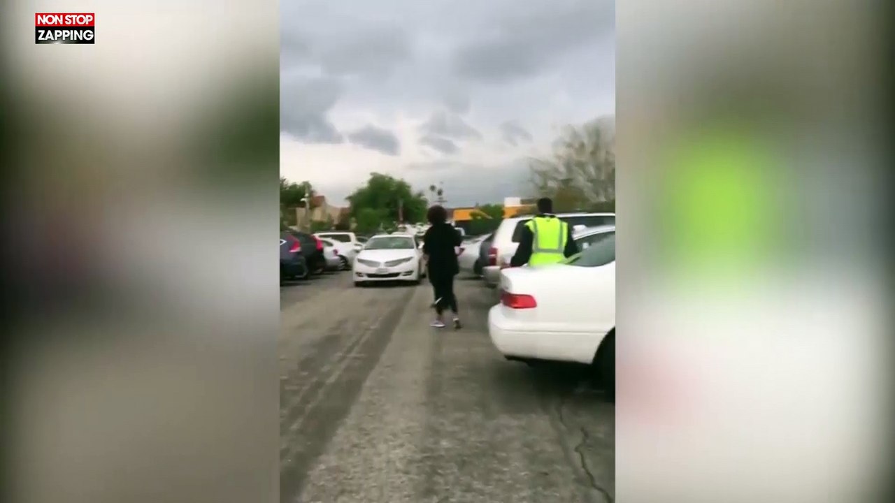 États-Unis : un homme raciste de 80 ans frappe violemment une femme (Vidéo)