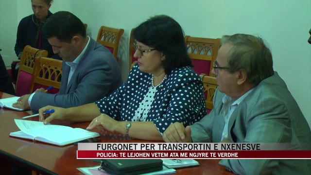 Fier, drejtuesit e furgonave në protestë - News, Lajme - Vizion Plus